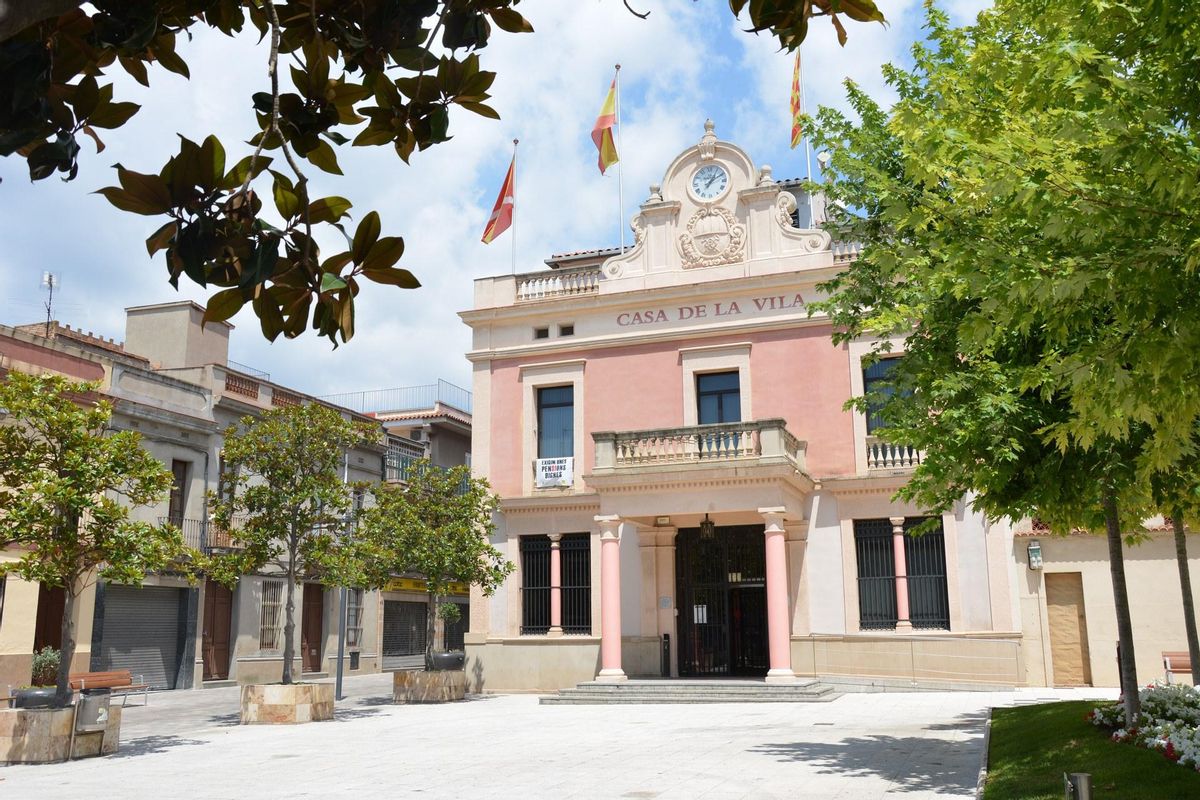 Fachada del consistorio de Rubí Fachada del consistorio de Rubí
