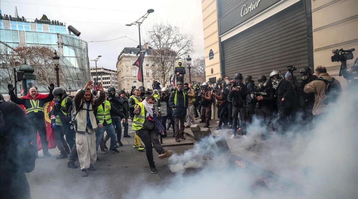 Disturbios en París durante la protesta de los ’chalecos amarillos’