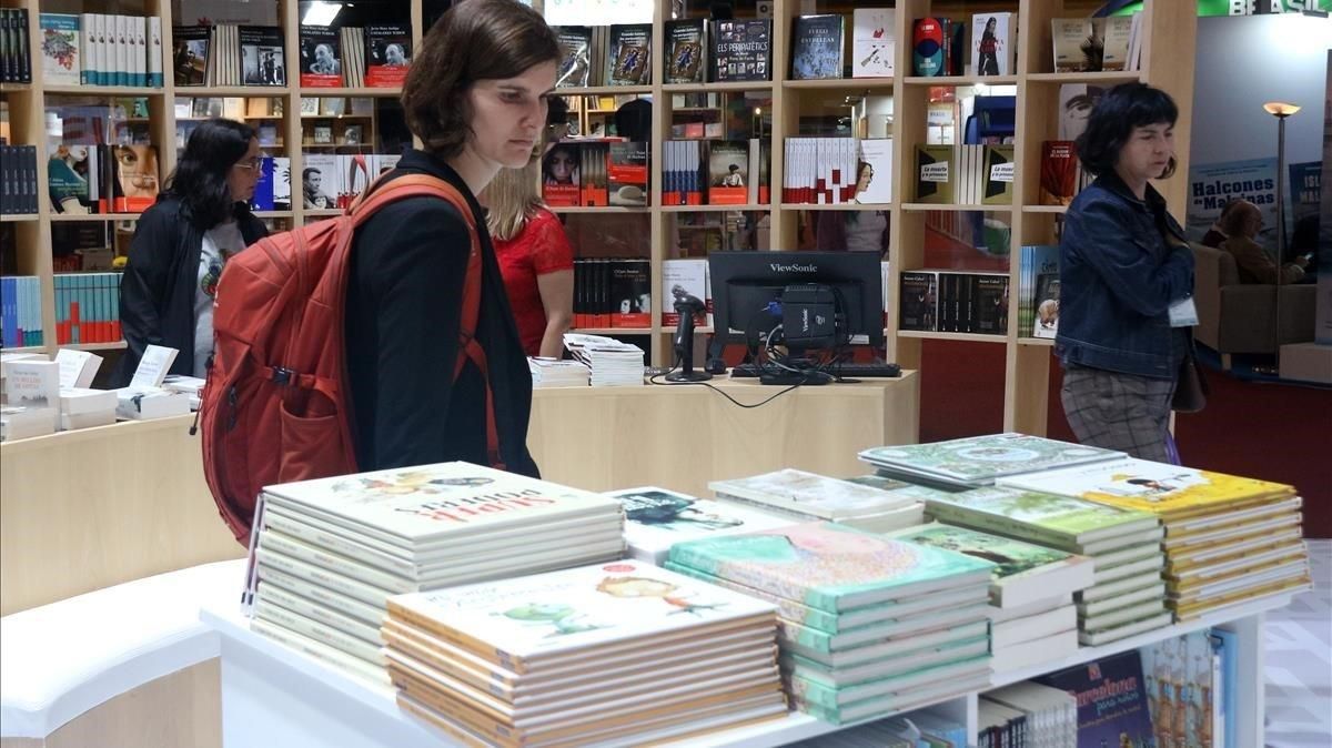 Estand de Barcelona en la Feria del Libro de Buenos Aires Estand de Barcelona en la Feria del Libro de Buenos Aires