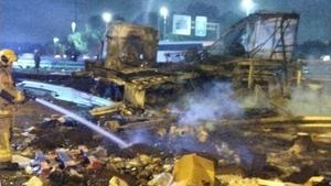 El incendio de un camión corta la autopista AP-7 a la altura de Sant Cugat del Vallès (Barcelona) en dirección a Tarragona.. El incendio de un camión corta la autopista AP-7 a la altura de Sant Cugat del Vallès (Barcelona) en dirección a Tarragona.