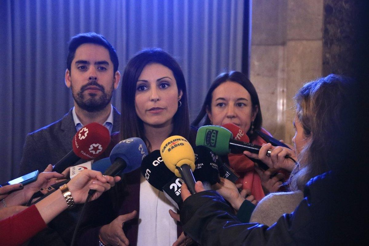 Lorena Roldán atiende a los medios de comunicación. Lorena Roldán atiende a los medios de comunicación.