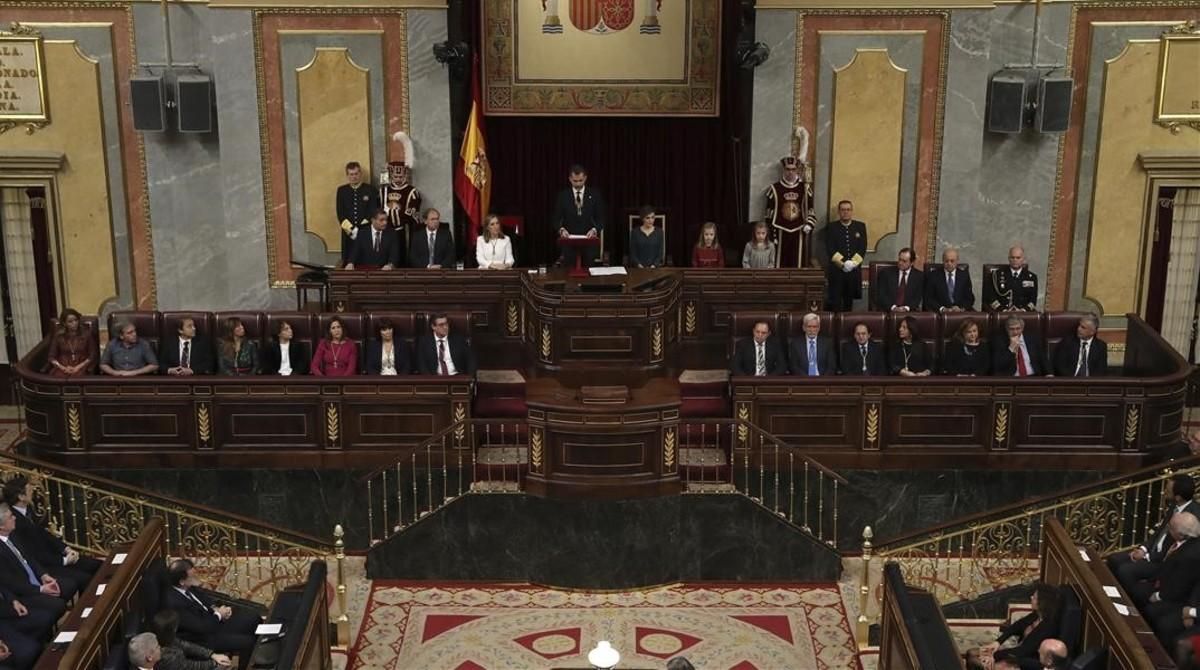 El rey Felipe, durante la sesión solemne de apertura de la XII Legislatura, el pasado noviembre. El rey Felipe, durante la sesión solemne de apertura de la XII Legislatura, el pasado noviembre.