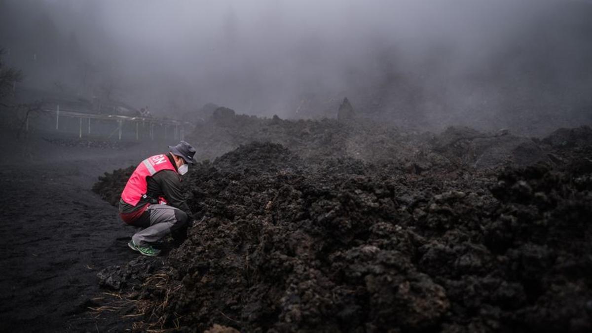 Todo listo para empezar con los movimientos de lavas y abrir vías tras el desastre del volcán de La Palma