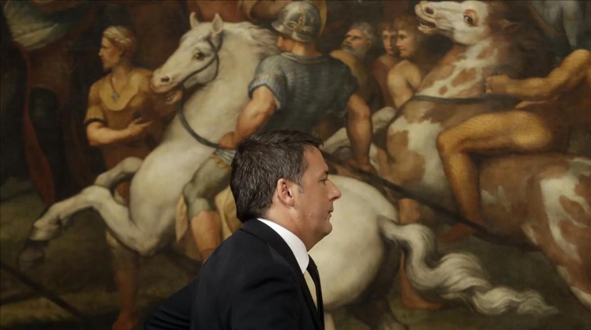 Renzi, tras la rueda de prensa de este lunes en el palacio Chigi, en Roma.