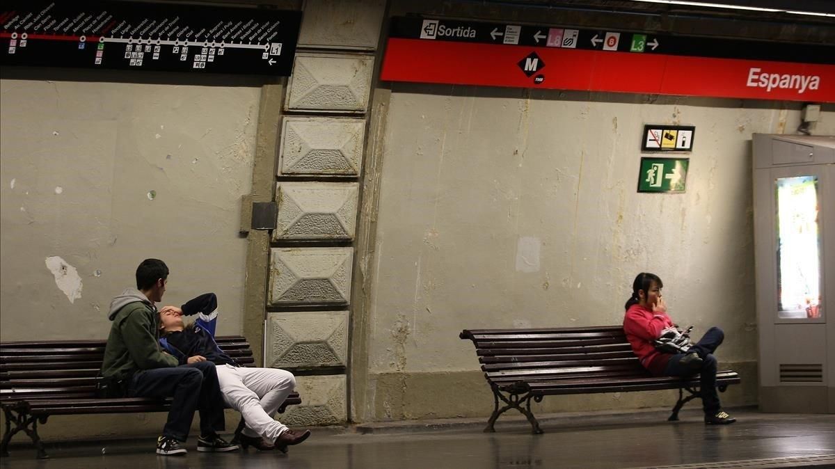 Denunciada una altra suposada agressió homòfoba al metro de Barcelona Denunciada una altra suposada agressió homòfoba al metro de Barcelona