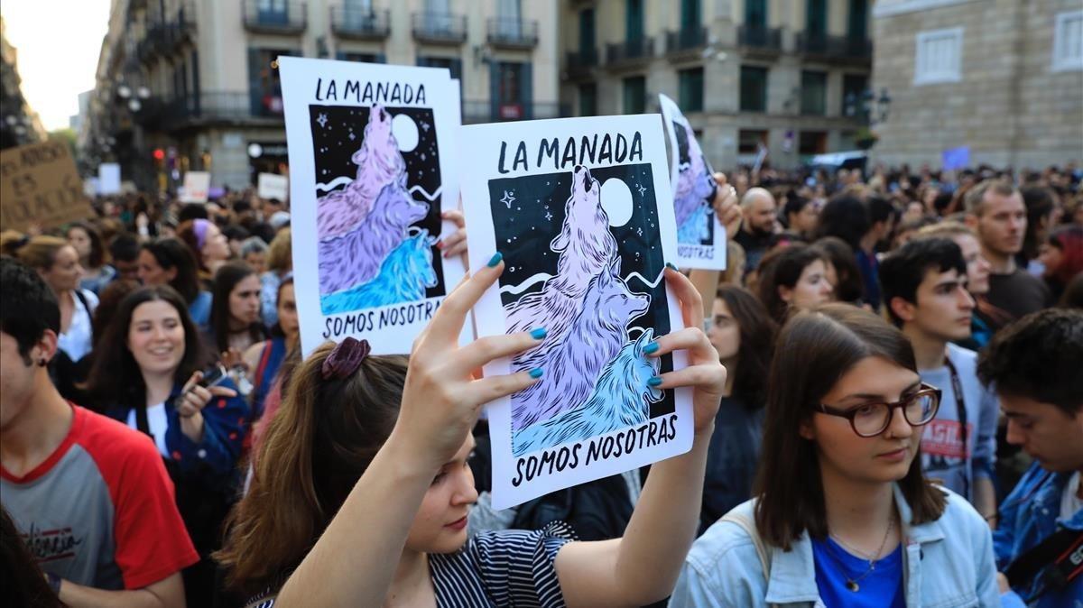 Una manifestación en Barcelona, el pasado abril, contra la violencia machista a raíz del caso de ’la Manada’ (ilustración de Núria Just). Una manifestación en Barcelona, el pasado abril, contra la violencia machista a raíz del caso de ’la Manada’ (ilustración de Núria Just).