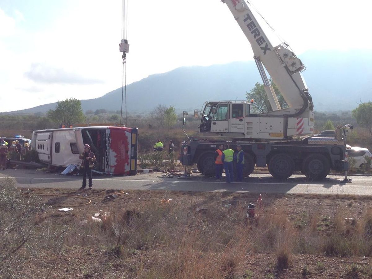 En el autocar accidentado viajaban 61 personas. En el autocar accidentado viajaban 61 personas.