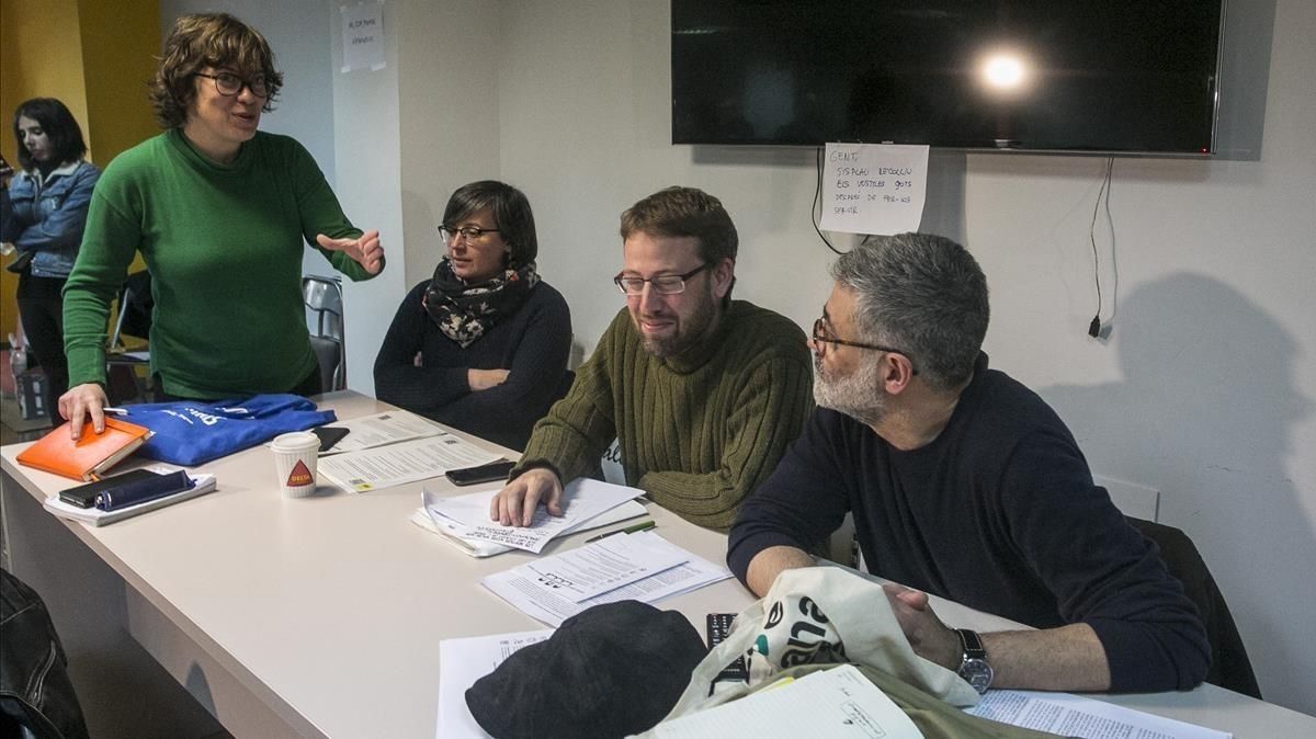 Eulàlia Reguant, Mireia Boya, Vidal Aragonés y Carles Riera, en el ’consell polític’ de la CUP. Eulàlia Reguant, Mireia Boya, Vidal Aragonés y Carles Riera, en el ’consell polític’ de la CUP.
