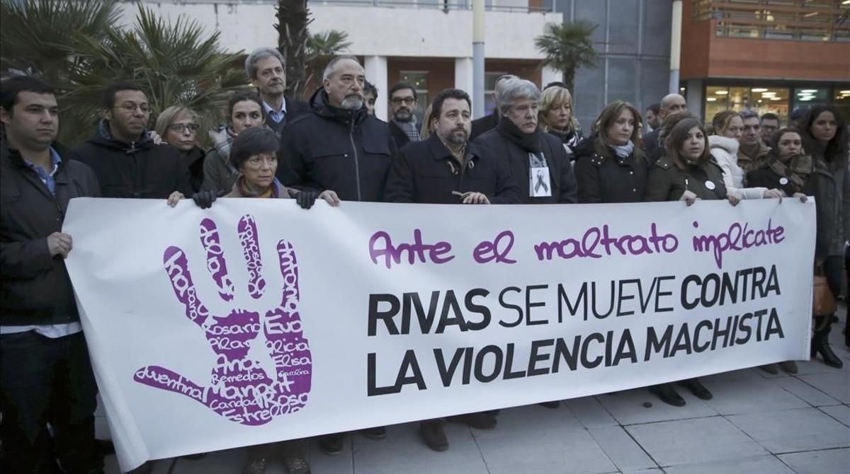 Concentración contra la violencia machista en Rivas Vaciamadrid, donde se produjo el primer crimen machista del año. Concentración contra la violencia machista en Rivas Vaciamadrid, donde se produjo el primer crimen machista del año.