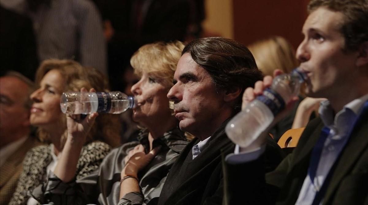 Pablo Casado, en primer término, con José María Aznar y Esperanza Aguirre, en un acto de Nuevas Generaciones en noviembre del 2008. Pablo Casado, en primer término, con José María Aznar y Esperanza Aguirre, en un acto de Nuevas Generaciones en noviembre del 2008.