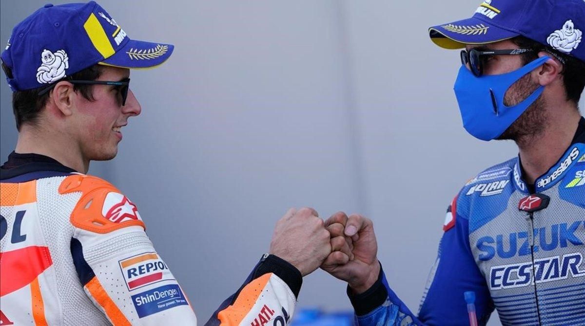 Álex Márquez (Honda) y Álex Rins (Suzuki) se felicitan en el podio de Motorland. Álex Márquez (Honda) y Álex Rins (Suzuki) se felicitan en el podio de Motorland.