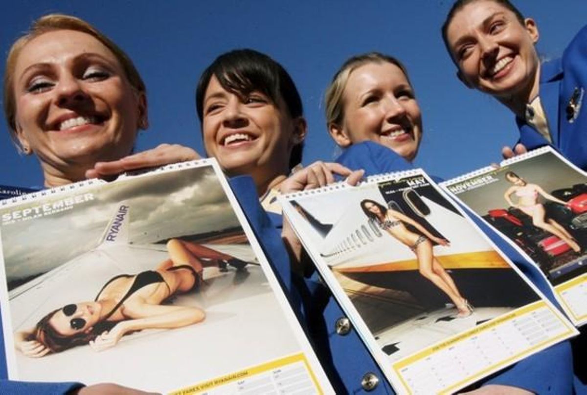 Azafatas participantes en un calendario solidario de Ryanair. Azafatas participantes en un calendario solidario de Ryanair.