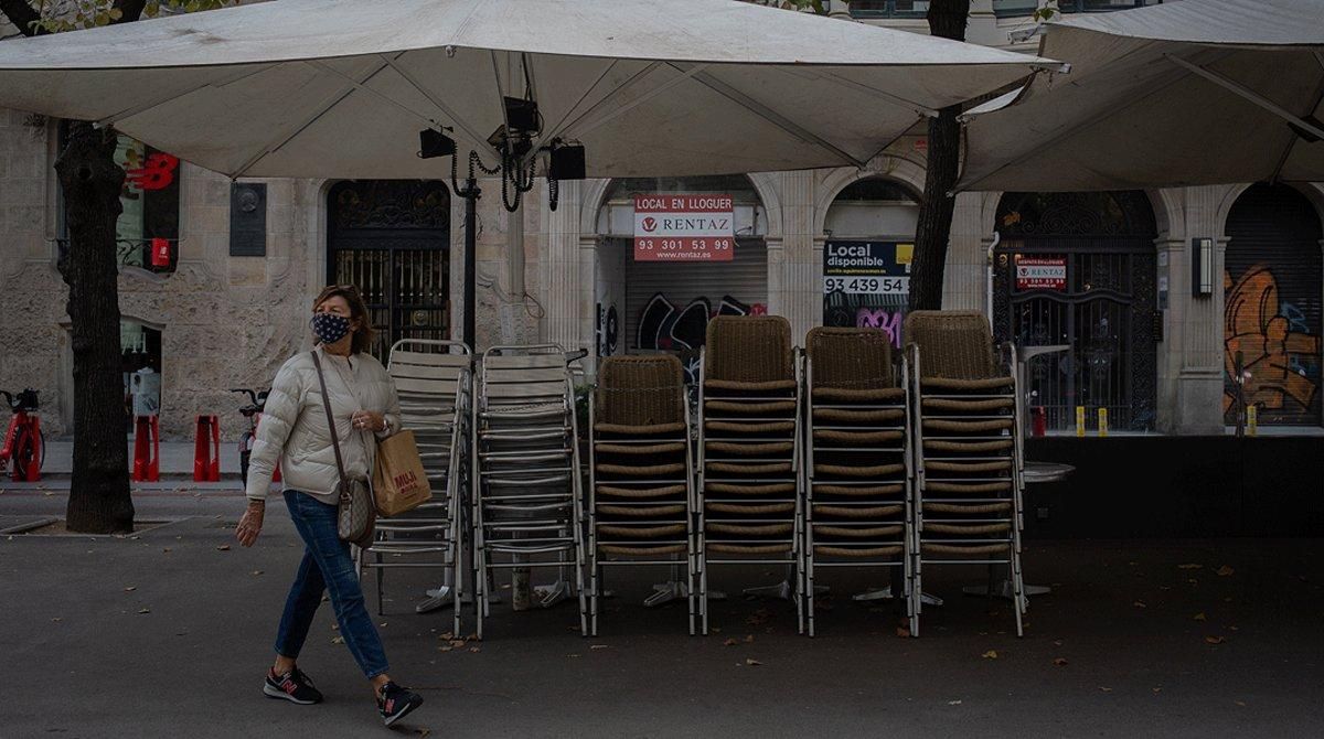 Sillas y mesas recogidas, el pasado 20 de octubre. Sillas y mesas recogidas, el pasado 20 de octubre.