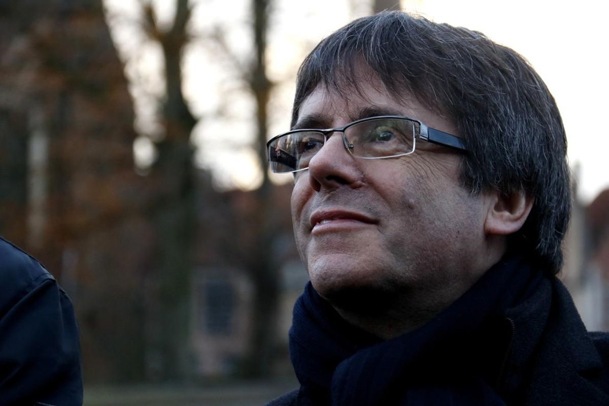El ’expresident’ Carles Puigdemont defiende no poder renunciar a la unilateralidad si el Estado no renuncia a la suya. El ’expresident’ Carles Puigdemont defiende no poder renunciar a la unilateralidad si el Estado no renuncia a la suya.