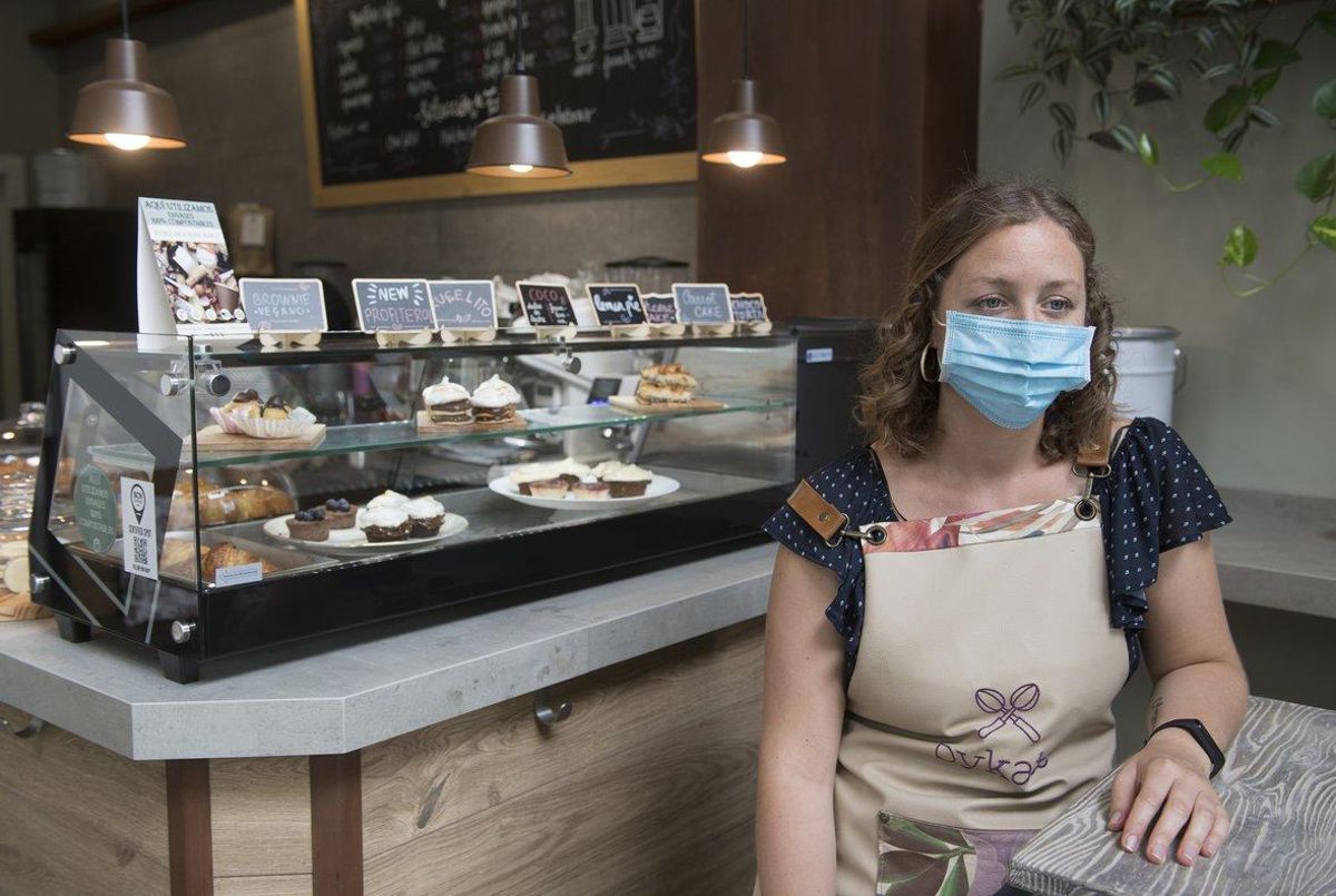 Catalina Barbero, en su cafetería Bykate de Barcelona, espera la llegada del turismo. Catalina Barbero, en su cafetería Bykate de Barcelona, espera la llegada del turismo.