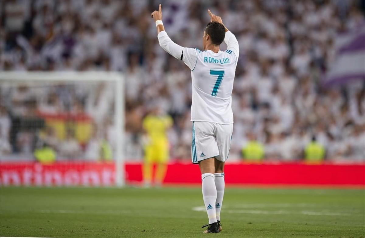 Cristiano Ronaldo Da El Trofeo Bernabéu Al Madrid 2 1