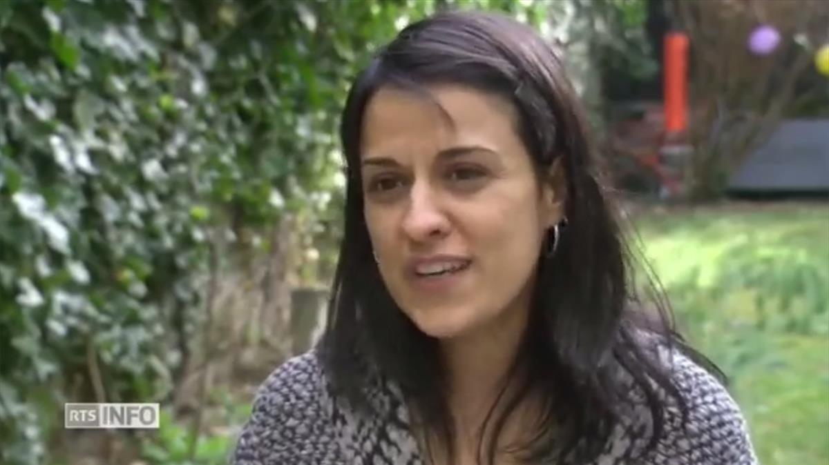 Anna Gabriel durante la entrevista realizada por RTS, en Suiza.