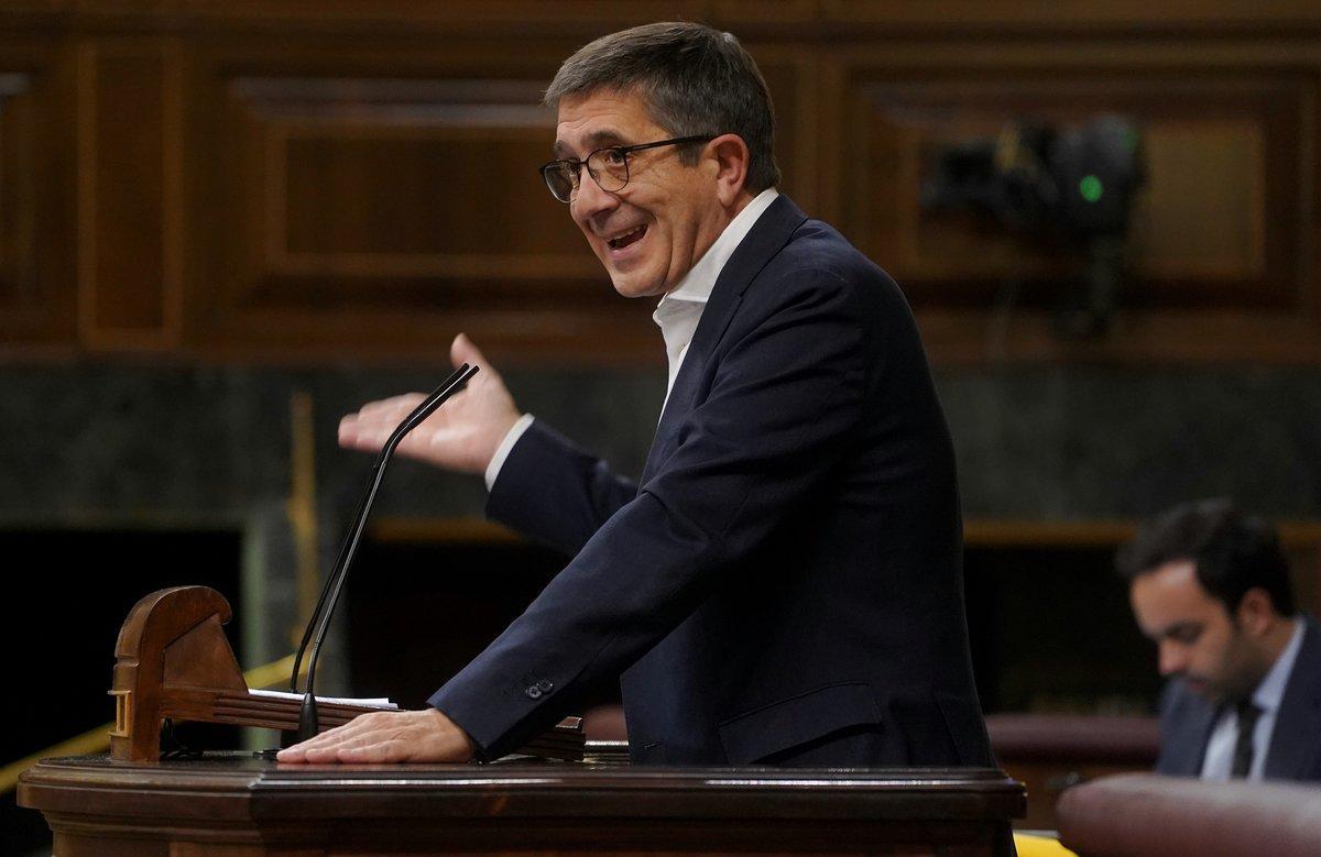 El diputado del PSOE, Patxi López, durante la defensa de la ley de eutanasia, este martes en el Congreso. El diputado del PSOE, Patxi López, durante la defensa de la ley de eutanasia, este martes en el Congreso.