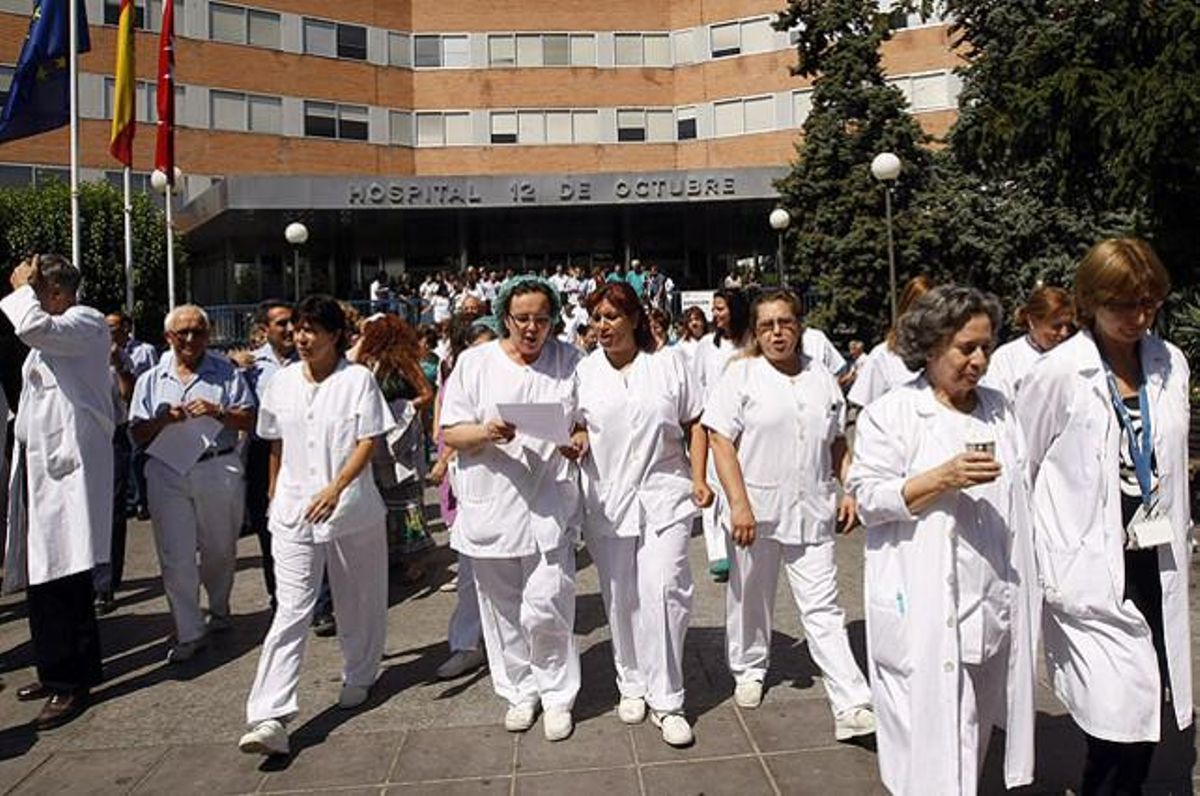 Trabajadores del hospital 12 de octubre de Madrid. Trabajadores del hospital 12 de octubre de Madrid.