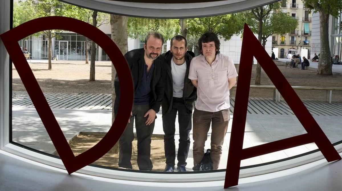 De derecha a izquierda, Juan Cavestany, Pablo Hernando y Julian Génisson, directores de ’Esa sensación’. De derecha a izquierda, Juan Cavestany, Pablo Hernando y Julian Génisson, directores de ’Esa sensación’.