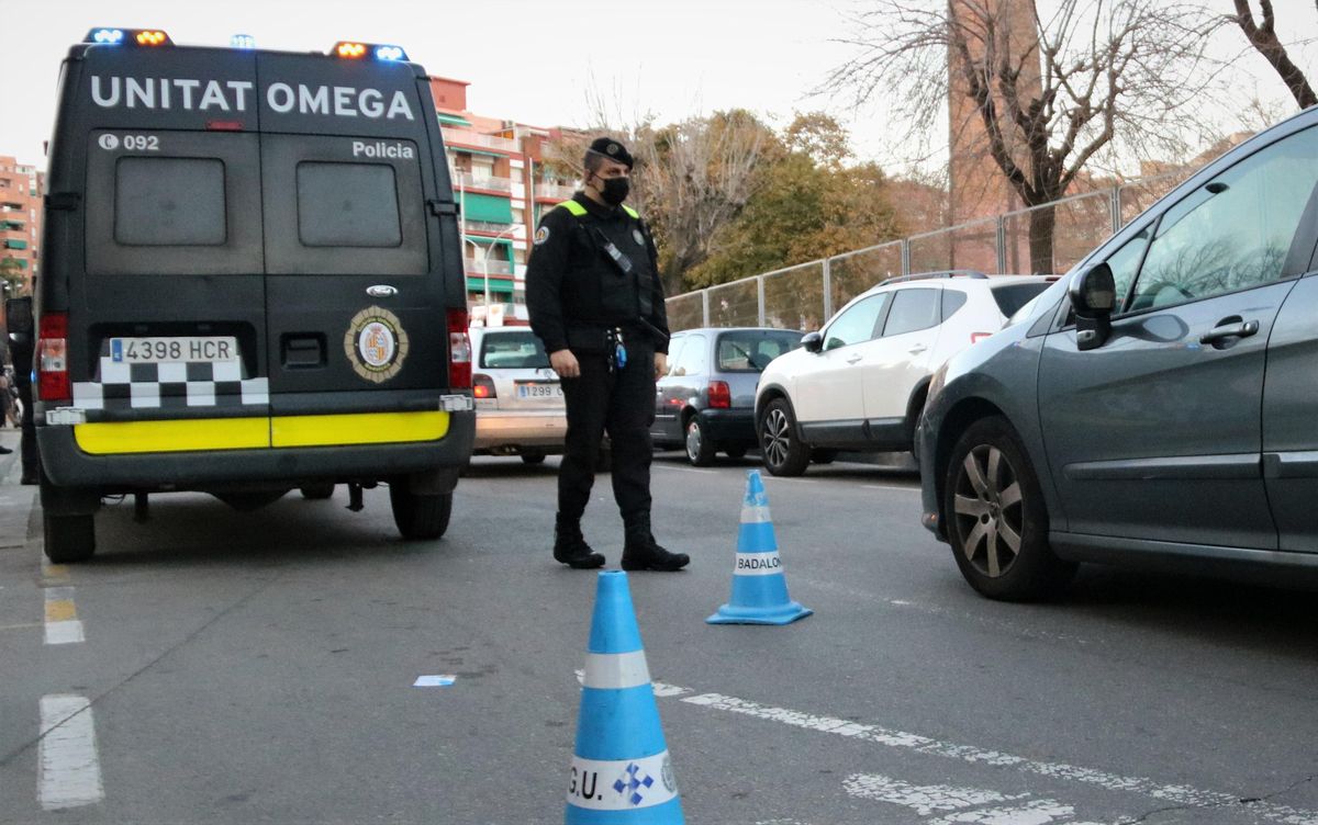Un control policial de la Unidad Omega de la Guardia Urbana de Badalona. Un control policial de la Unidad Omega de la Guardia Urbana de Badalona.
