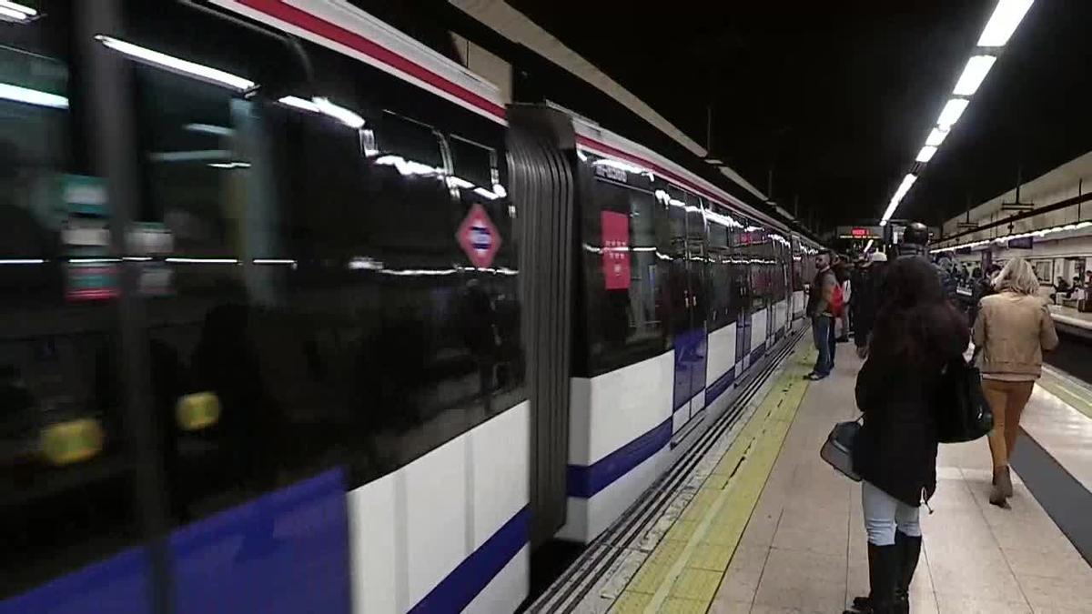 Uno de los tres trabajadores del Metro de Madrid que desarrolló asbestosis por estar expuesto a fibras procedentes de amianto ha fallecido hoy en Madrid.