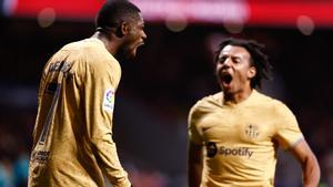 Dembélé y Koundé celebran el gol del Barça en el Metropolitano