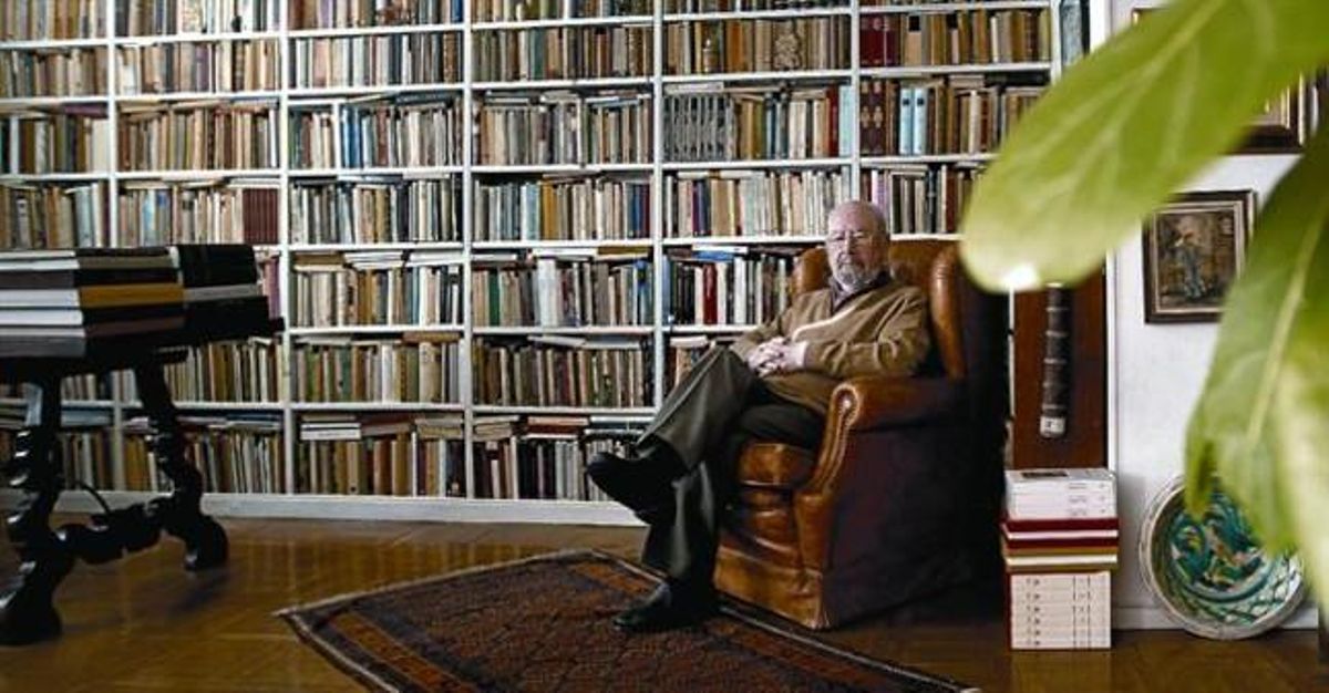 El novel·lista i poeta de Jerez José Manuel Caballero Bonald, al seu domicili madrileny, ahir. El novel·lista i poeta de Jerez José Manuel Caballero Bonald, al seu domicili madrileny, ahir.