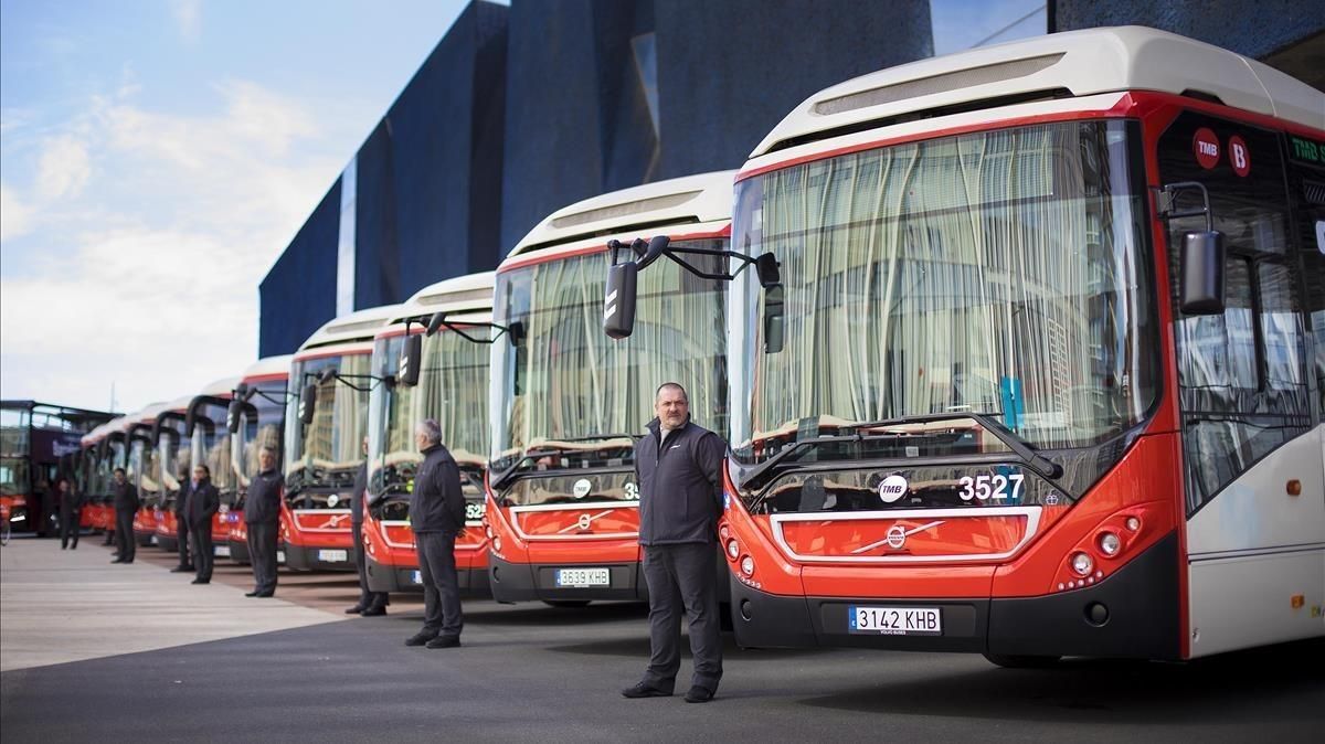 Parte de la nueva flota de autobuses de TMB. Parte de la nueva flota de autobuses de TMB.