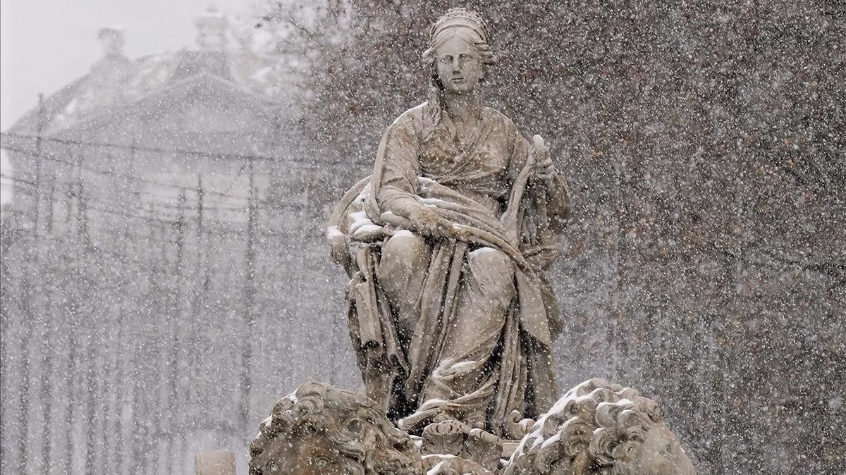 La fuente de la Cibeles, en Madrid, durante una nevada. La fuente de la Cibeles, en Madrid, durante una nevada.