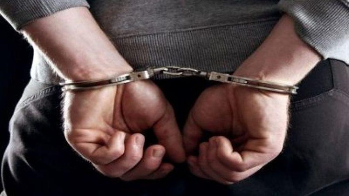 Mata a puñaladas a su suegro tras enterarse de que abusaba de sus hijos Mata a puñaladas a su suegro tras enterarse de que abusaba de sus hijos