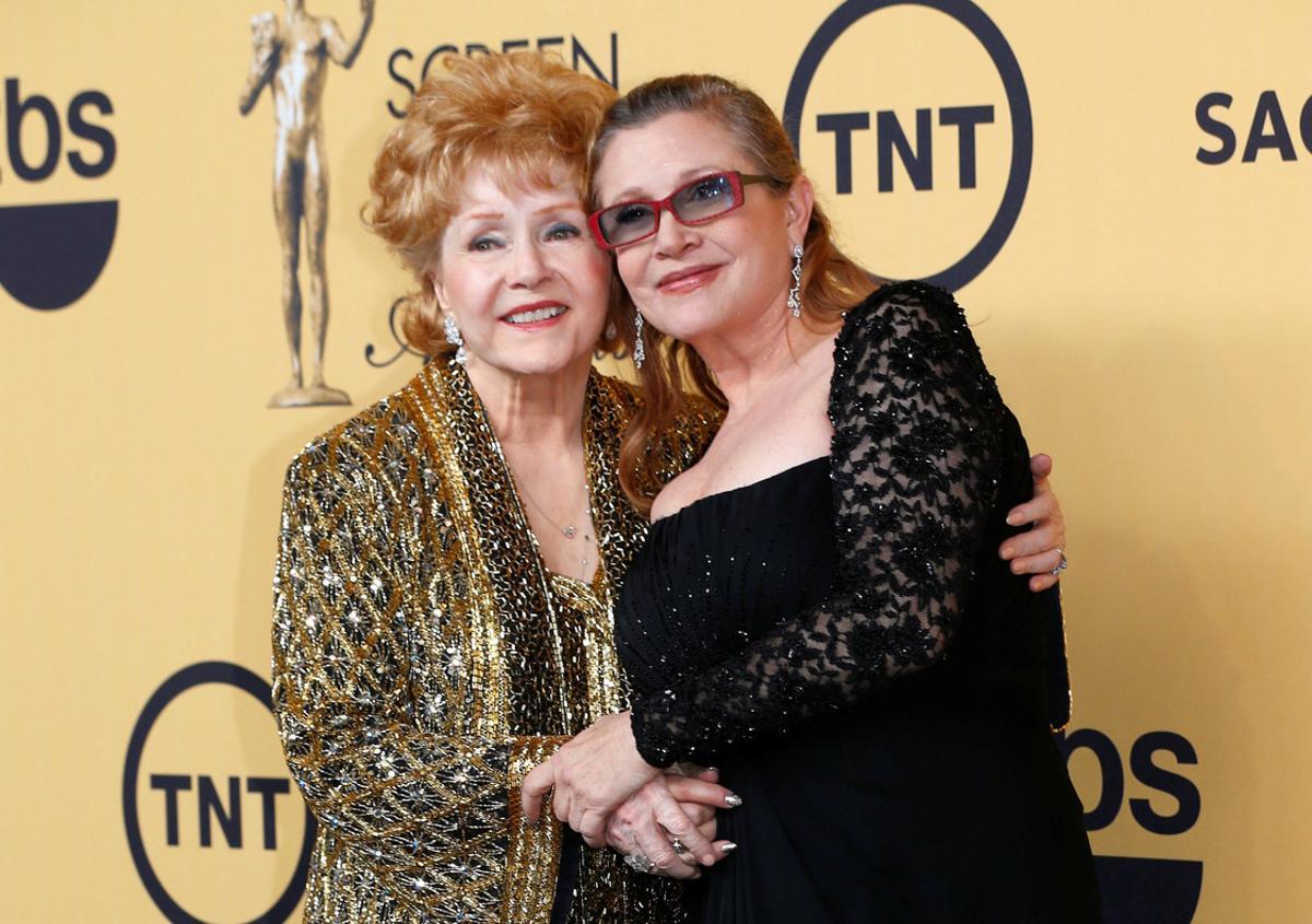  Debbie Reynolds y Carrie Fisher, durante una gala en Los Ángeles, en enero del 2015.