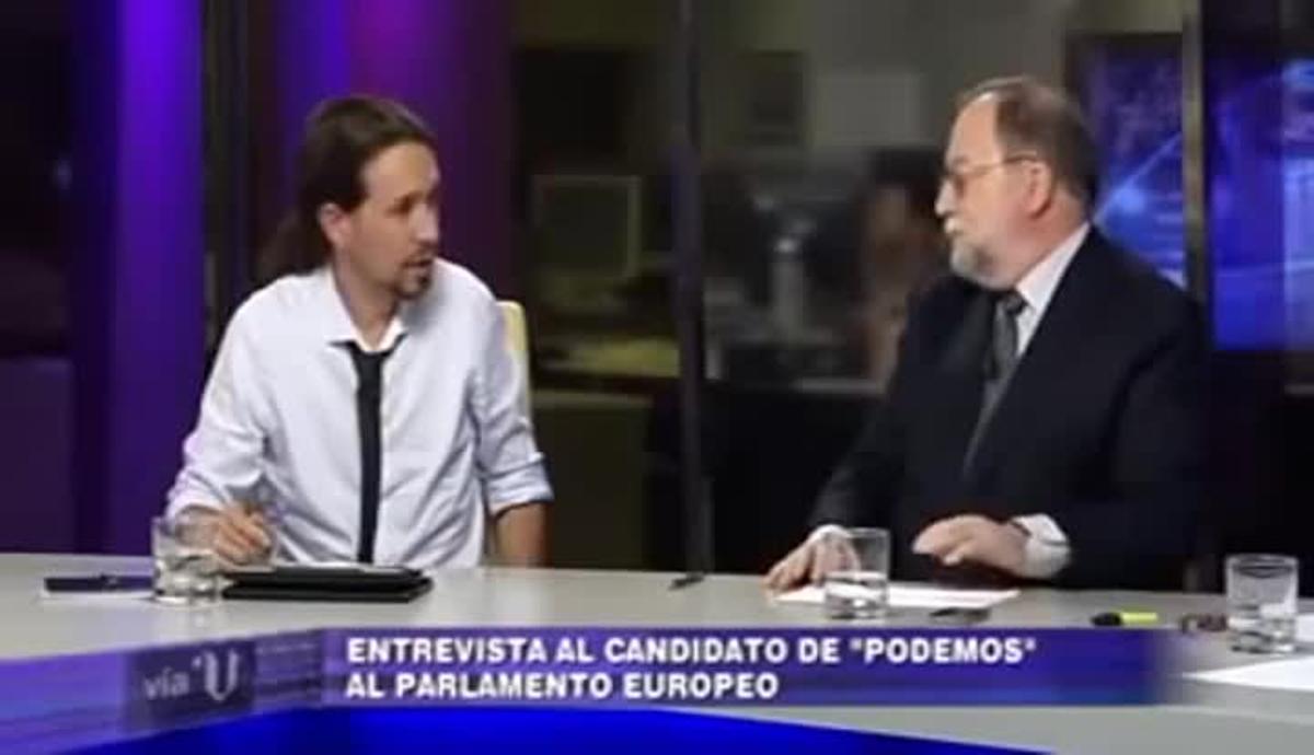 Pablo Iglesias discute con un político socialista durante un debate televisivo.