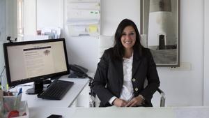  La psicóloga clínica Blanca Bueno, experta en el tratamiento del trastorno obsesivo-compulsivo (TOC), en su consulta del Centro Médico Teknon, en Barcelona.