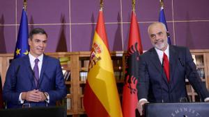 El presidente del Gobierno, Pedro Sánchez, cierra su gira por los Balcanes en Albania, con una reunión con el primer ministro, Edi Rama, y después con el recientemente elegido presidente de la República, Bajram Begaj, este 1 de agosto de 2022 en Tirana.