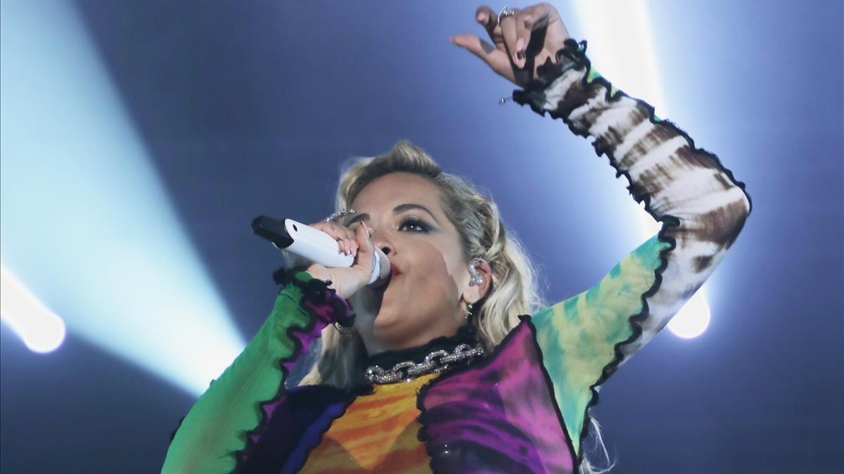 Rita Ora en su actuación en el SHARE Festival en el Poble Espanyol.