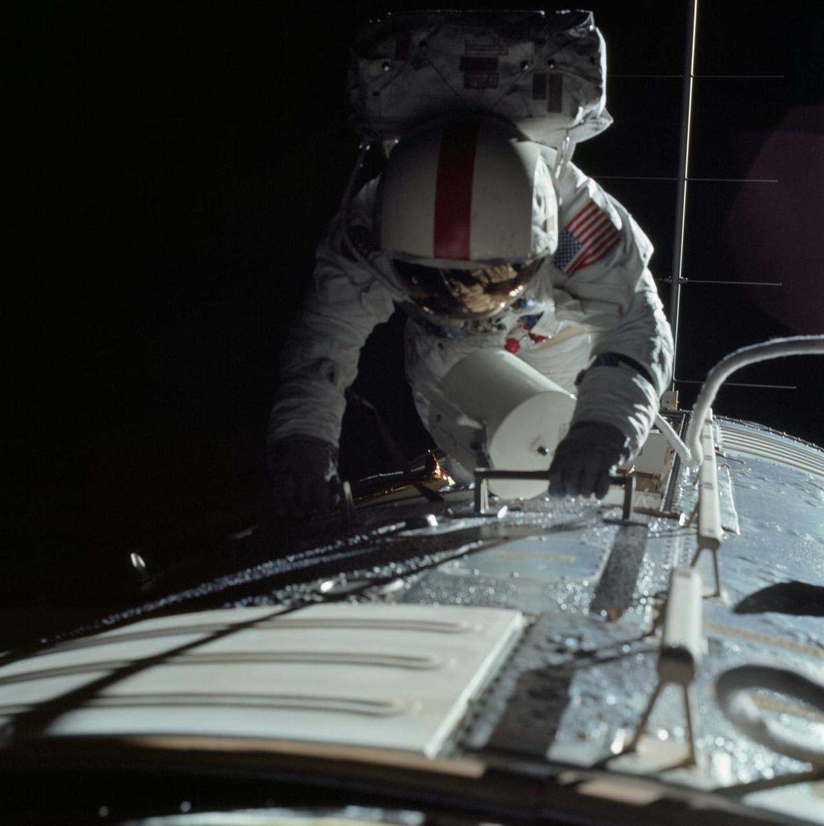El astronauta Ronald Evans durante una de las maniobras de la misión Apolo 17. 