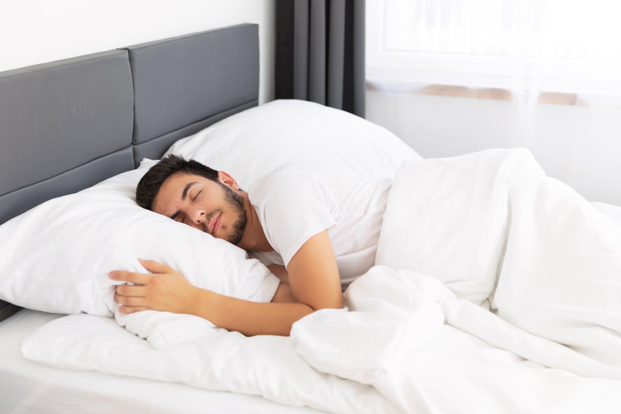 К чему снится муж в постели