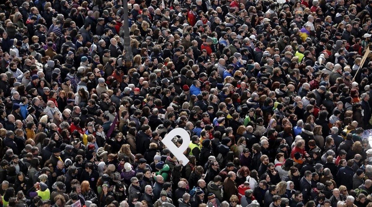 La Puerta de Sol de Madrid durante la marcha del cambio, convocada por Podemos en enero del 2015. La Puerta de Sol de Madrid durante la marcha del cambio, convocada por Podemos en enero del 2015.