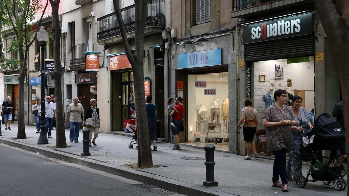 Comercios de barrio en el eje de Sant Andreu, en Barcelona. Comercios de barrio en el eje de Sant Andreu, en Barcelona.