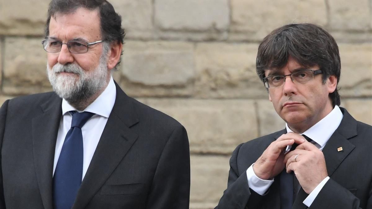 Rajoy y Puigdemont, en el homenaje a las víctimas de los atentados terroristas de Barcelona y Cambrils. Rajoy y Puigdemont, en el homenaje a las víctimas de los atentados terroristas de Barcelona y Cambrils.