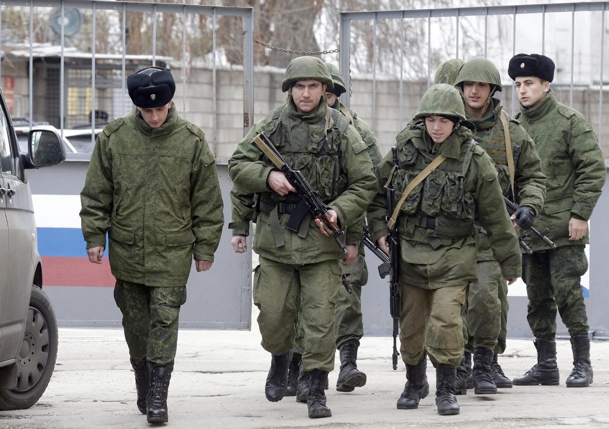 Mueren cuatro soldados y un civil tras ser tiroteados por un compañero en una fábrica militar en Ucrania