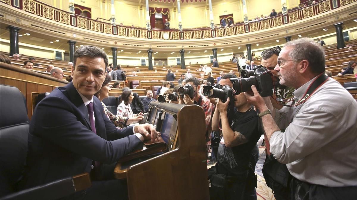 El Presidente del Gobierno y Secretario General del PSOE, Pedro Sanchez, en el Congreso de los Diputados. El Presidente del Gobierno y Secretario General del PSOE, Pedro Sanchez, en el Congreso de los Diputados.