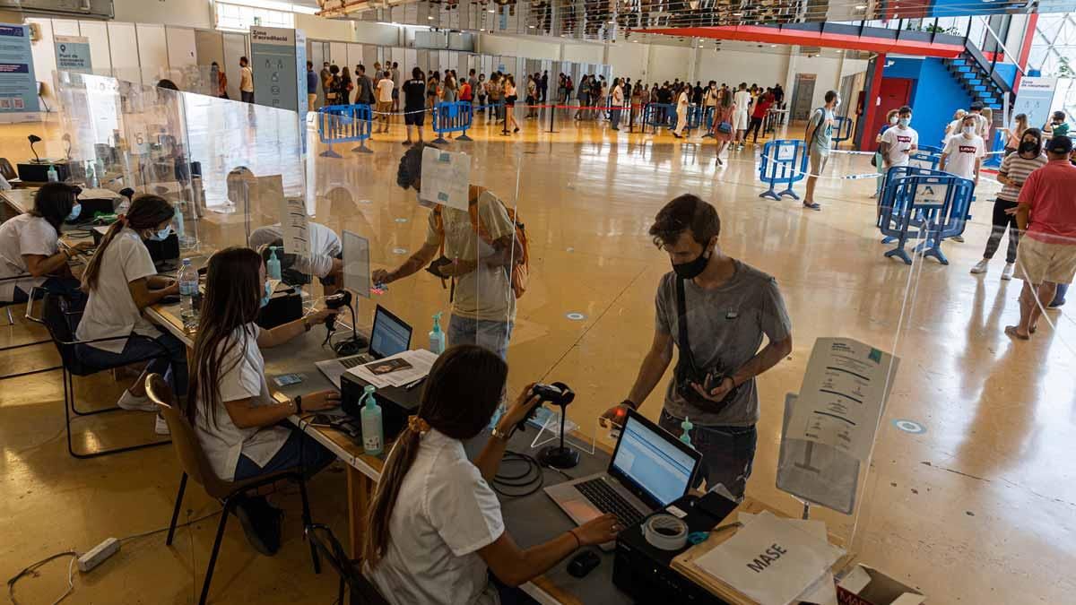 Serveis essencials i obligatorietat de la vacuna Serveis essencials i obligatorietat de la vacuna