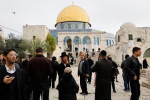 Judíos ultraortodoxos en la explanada de las Mezquitas, en la Ciudad Vieja de Jerusalén.