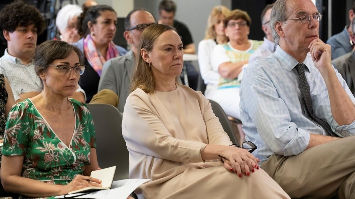 Laura García Lorca (en el centro), sobrina del poeta, en el simposio en el que se ha hecho pública la noticia. Laura García Lorca (en el centro), sobrina del poeta, en el simposio en el que se ha hecho pública la noticia.