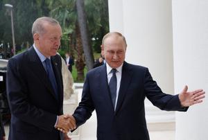 El presidente turco, Recep Tayyip Erdogan, se encuentra con su homólogo ruso, Vladímir Putin, en Sochi el pasado 5 de agosto.