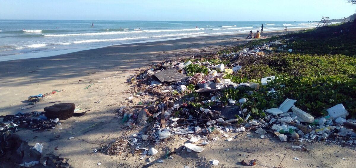 Campaña de apadrinamiento para eliminar «basuraleza» en espacios naturales Campaña de apadrinamiento para eliminar «basuraleza» en espacios naturales