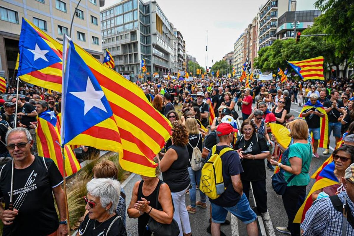 Manifestacion de la Diada en la avenida del Paral·lel de Barcelona