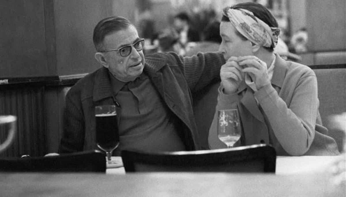 Beauvoir y Sartre, en la ’brasserie’ La Coupole de Montparnasse, en 1969.